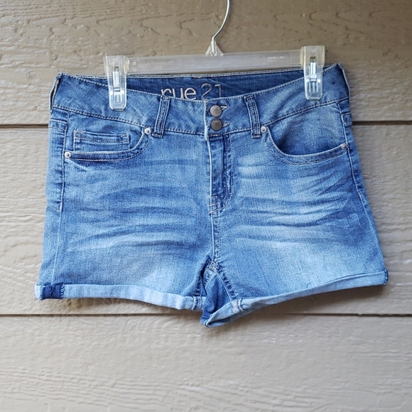 Rue 21 stretch cuff denim shorts 9/10 - Picture 1 of 4